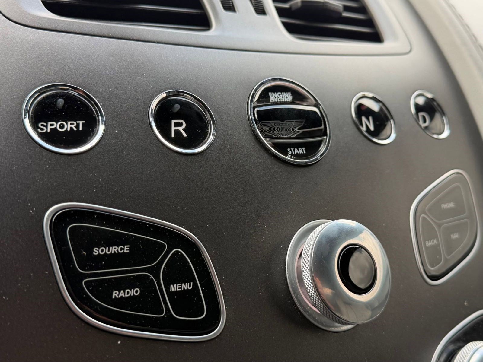 Used 2016 Aston Martin V8 Vantage GT RWD image 24