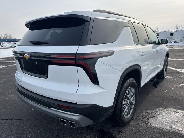 Used 2025 Chevrolet Traverse LT image 3