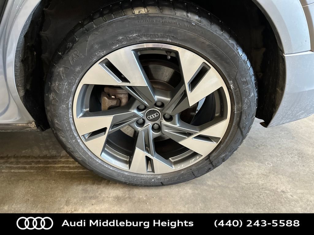 Used 2021 Audi e-tron Premium Plus w/ Premium Plus Package image 32