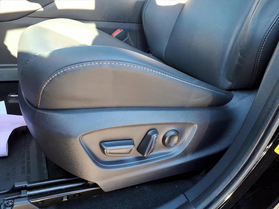 Used 2025 Toyota Crown Signia image 16