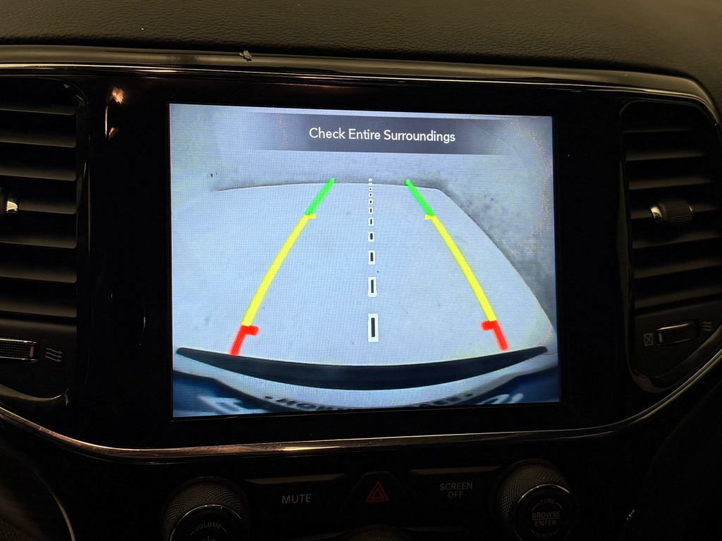 Used 2022 Jeep Grand Cherokee Laredo X RWD image 22