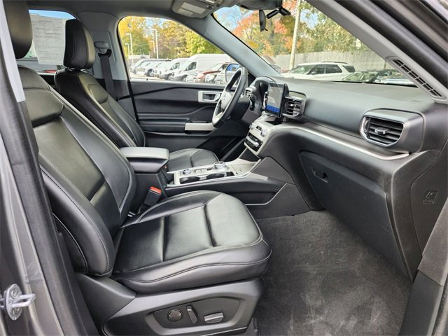 Certified 2022 Ford Explorer XLT w/ Equipment Group 202A image 11