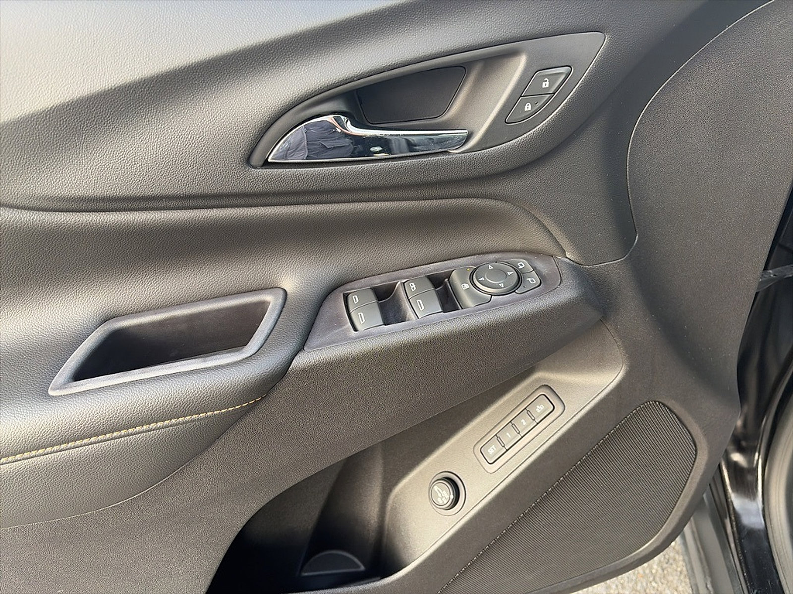 Used 2020 Chevrolet Equinox Premier image 11