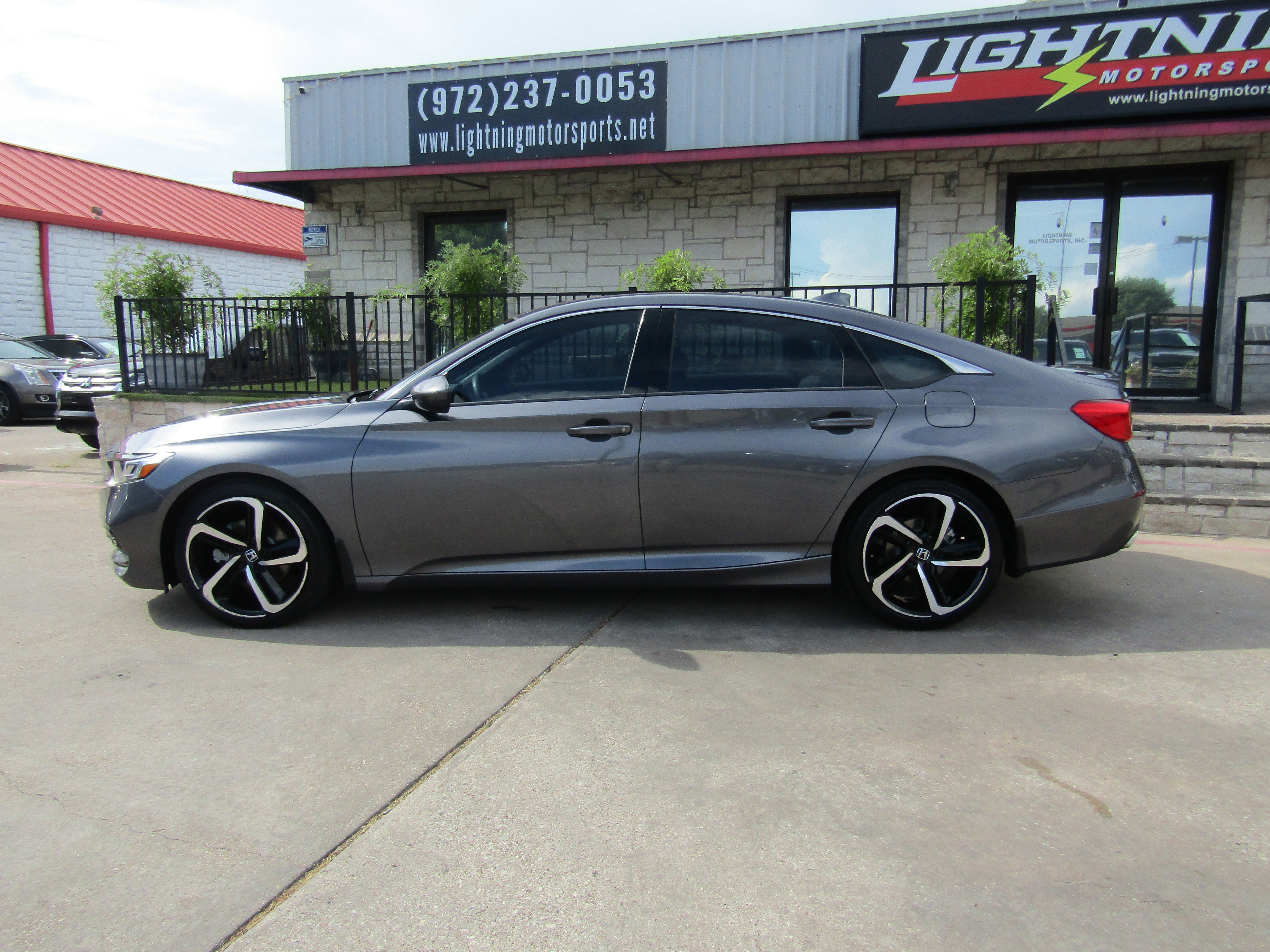 Used 2019 Honda Accord Sport image 2