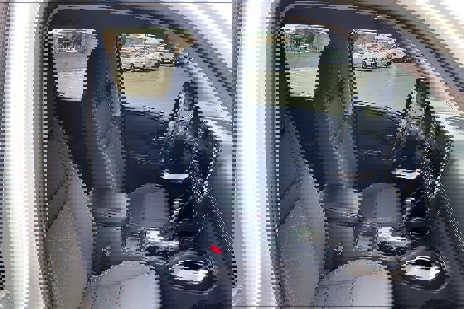 Used 2025 Nissan Frontier SV AWD/4WD image 9