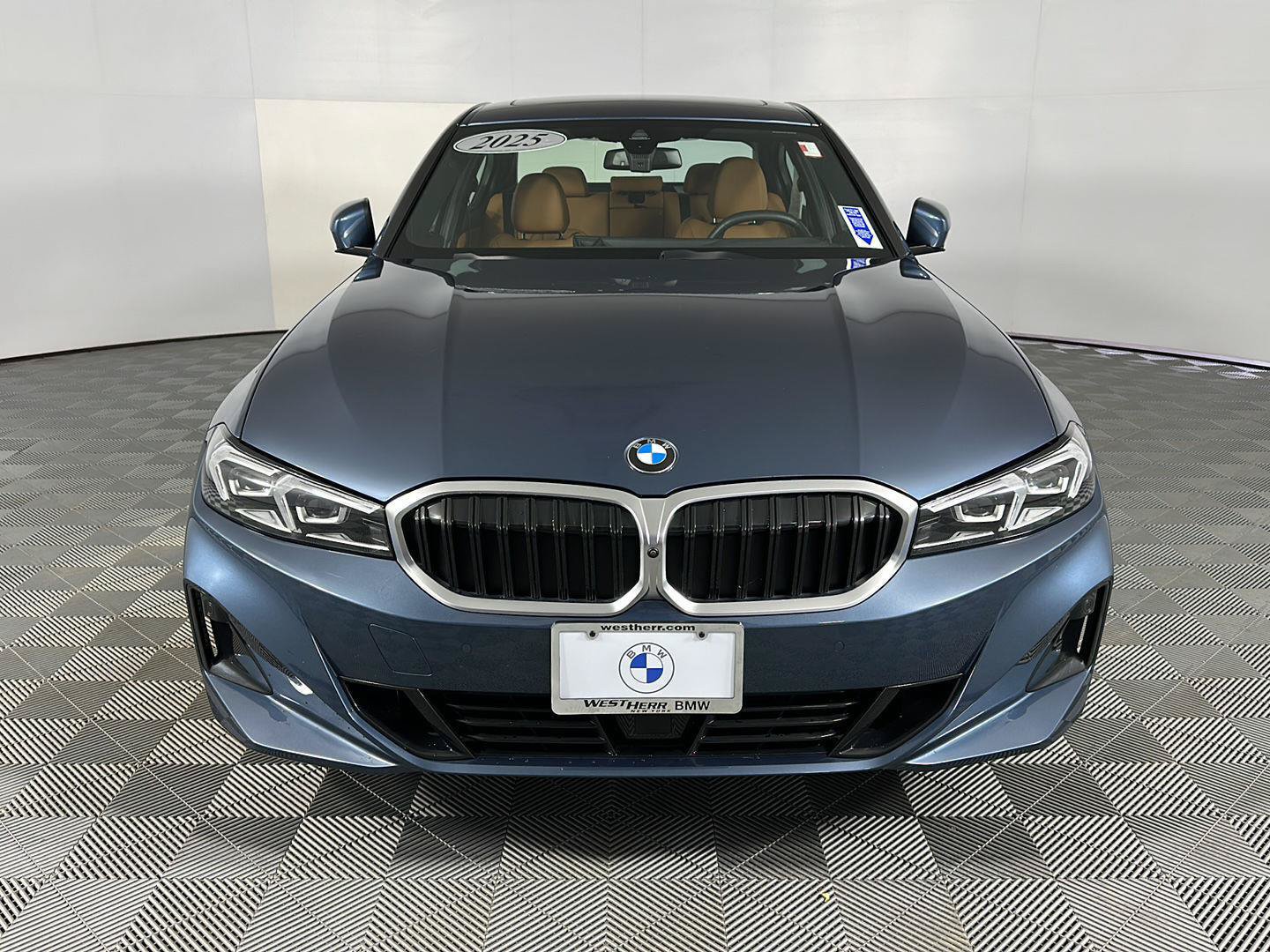 Used 2025 BMW 330i xDrive Sedan w/ Premium Package AWD/4WD image 4