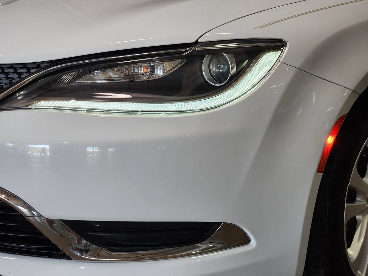 Used 2017 Chrysler 200 Limited Platinum FWD image 14
