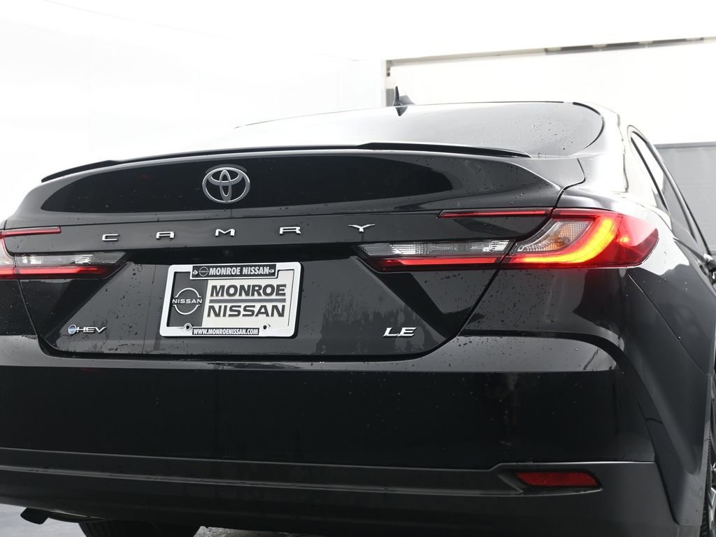 Used 2025 Toyota Camry LE w/ Convenience Package image 10