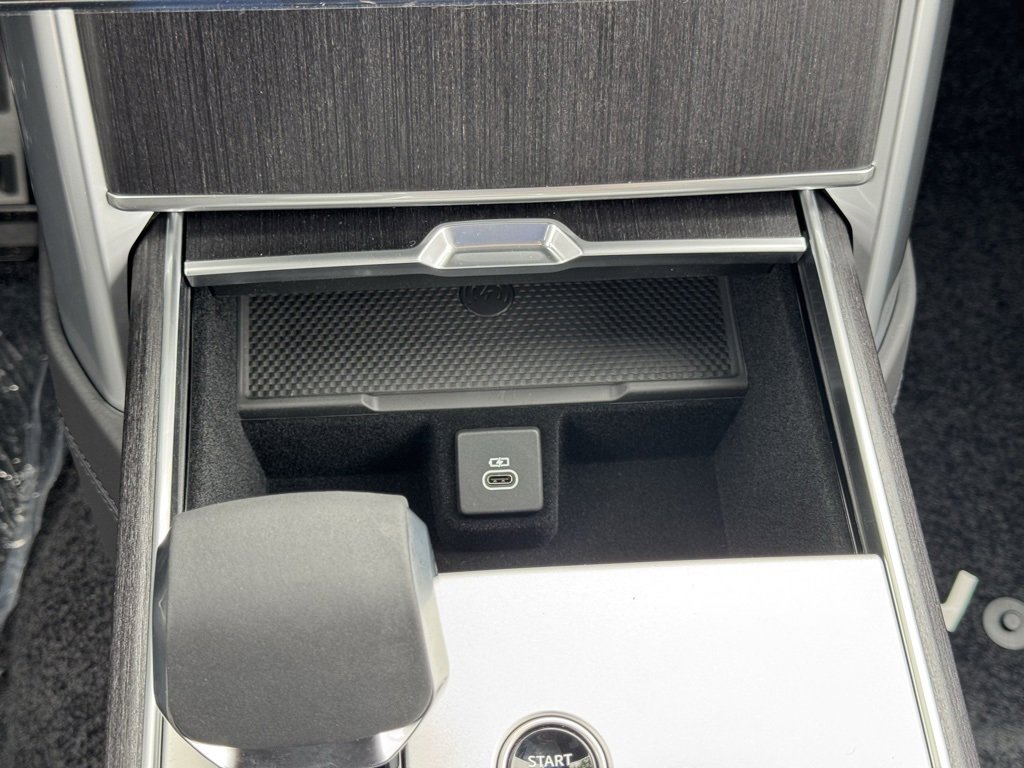 New 2025 Land Rover Range Rover SE image 22