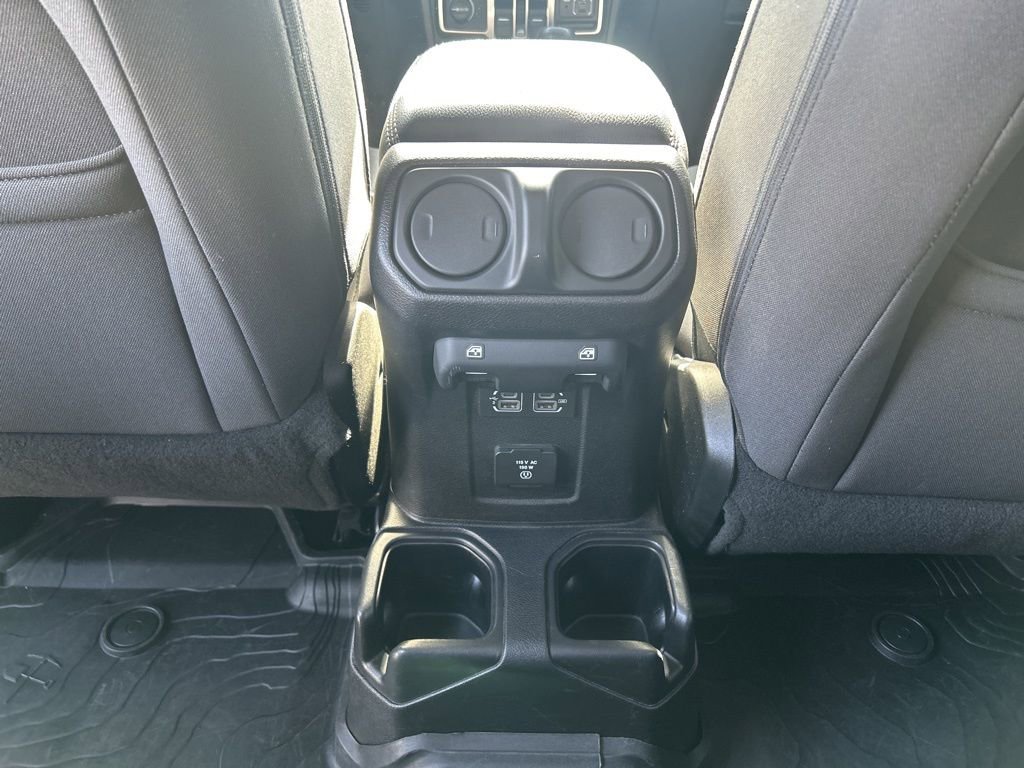 Used 2018 Jeep Wrangler Unlimited Sahara image 41