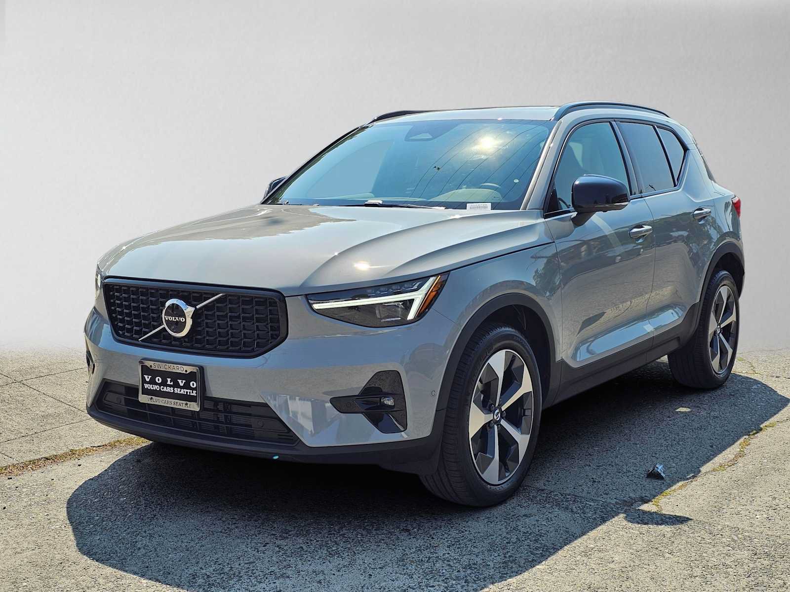 New 2026 Volvo XC40 B5 Plus w/ Protection Package Premier AWD/4WD image 6