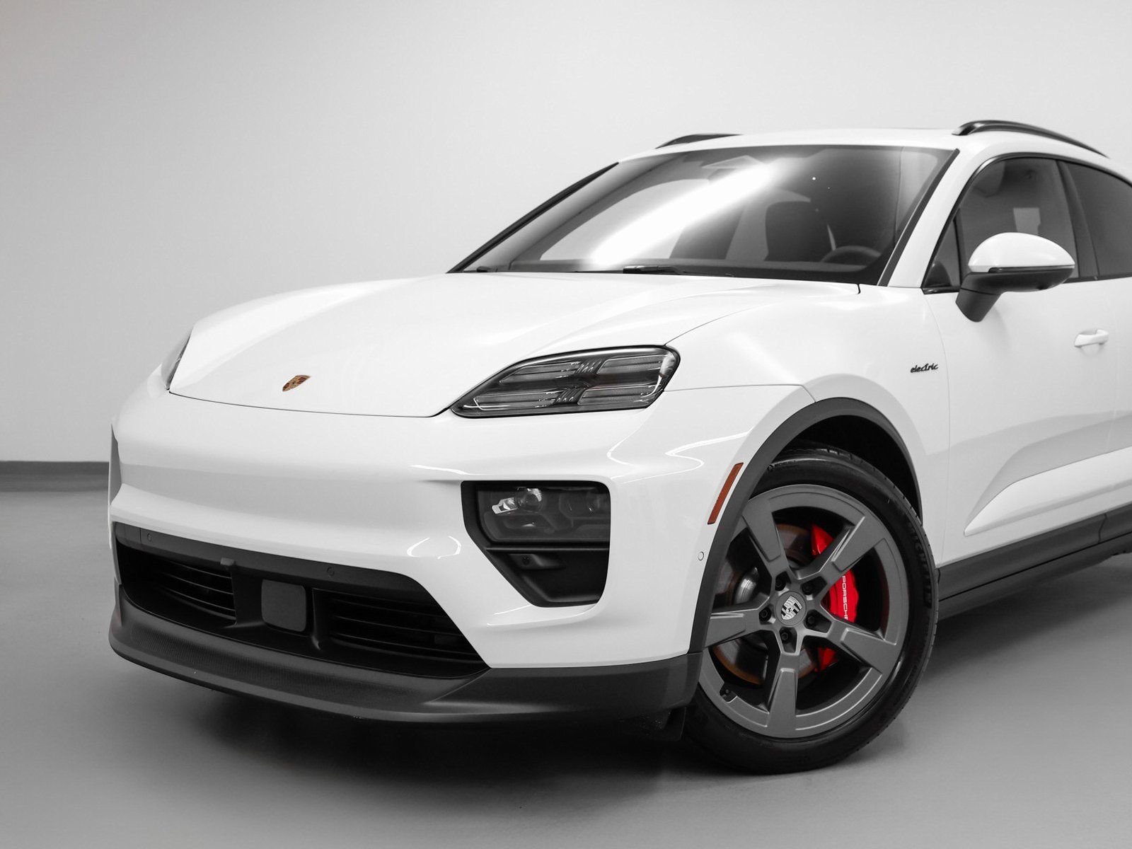 Certified 2025 Porsche Macan 4S Electric image 7