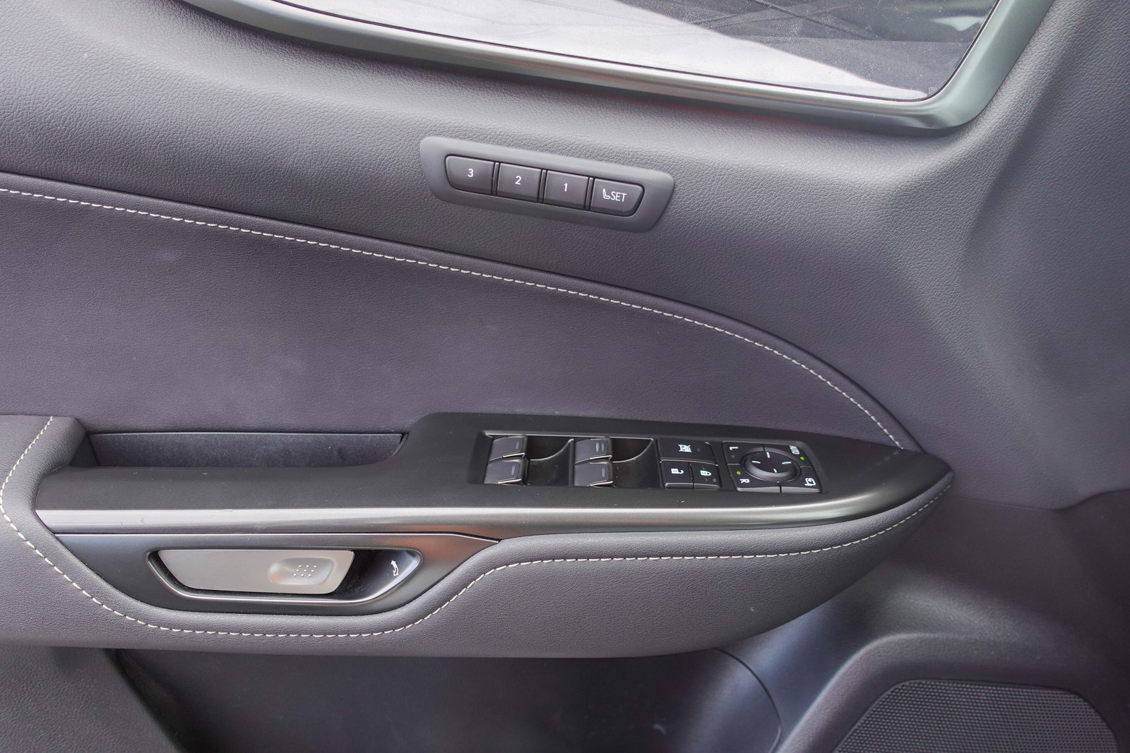Used 2025 Lexus NX 350h AWD w/ Accessory Package (Z2) image 15
