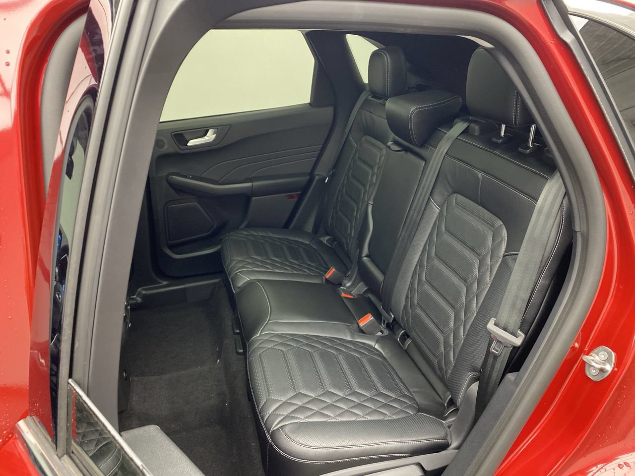 New 2024 Ford Escape SE w/ PHEV Premium Package FWD image 12