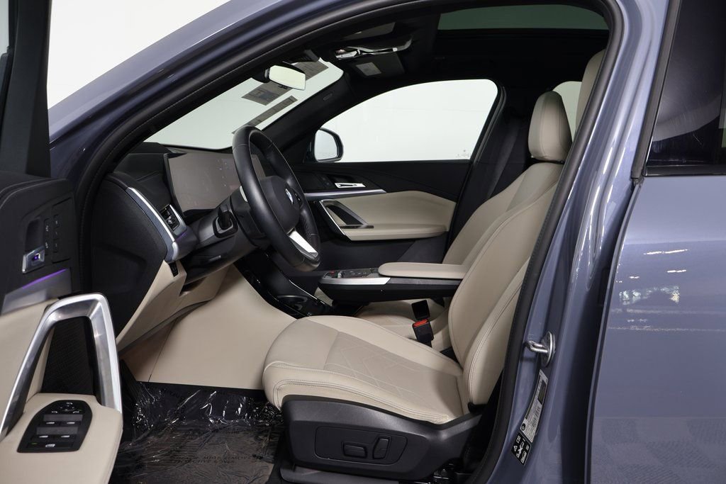 Certified 2025 BMW X2 xDrive28i w/ Technology Package image 10