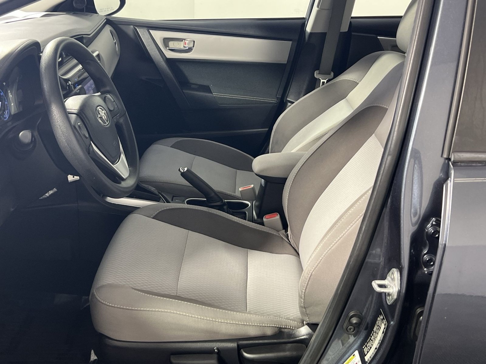 Used 2019 Toyota Corolla LE FWD image 13