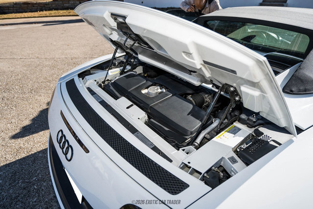 Used 2015 Audi R8 V8 w/ Full Leather Package image 26
