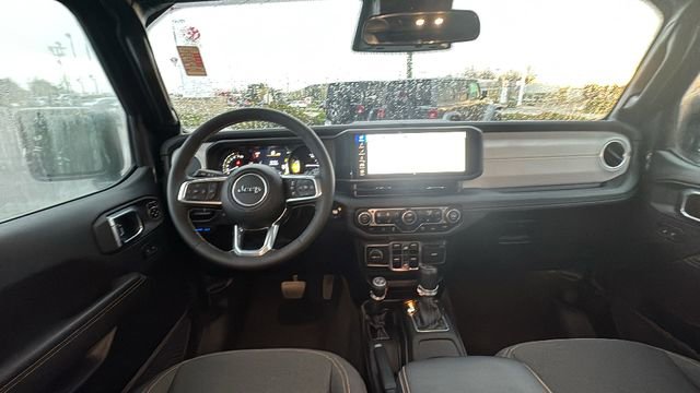 Used 2025 Jeep Wrangler Unlimited Sahara w/ Safety Group image 9