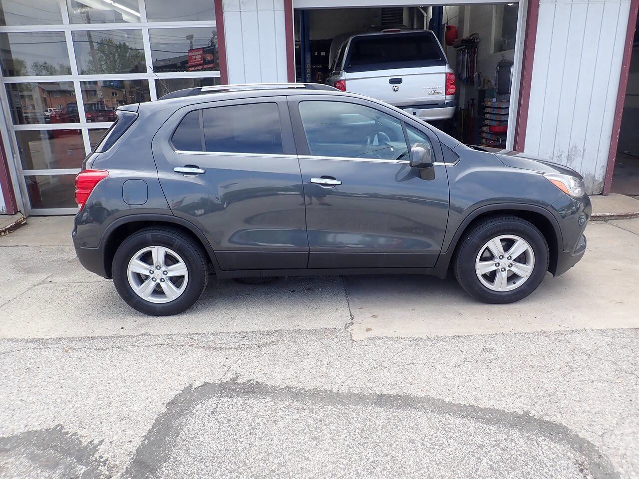 Used 2017 Chevrolet Trax LT w/ LT Convenience Package image 22
