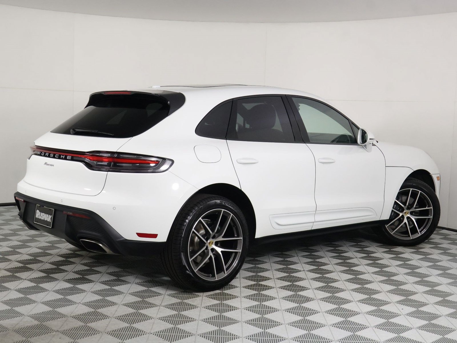Certified 2026 Porsche Macan AWD/4WD image 7