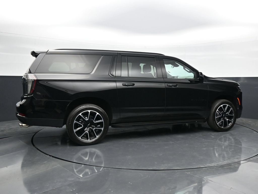 Used 2025 Chevrolet Suburban RST w/ Comfort Package AWD/4WD image 11