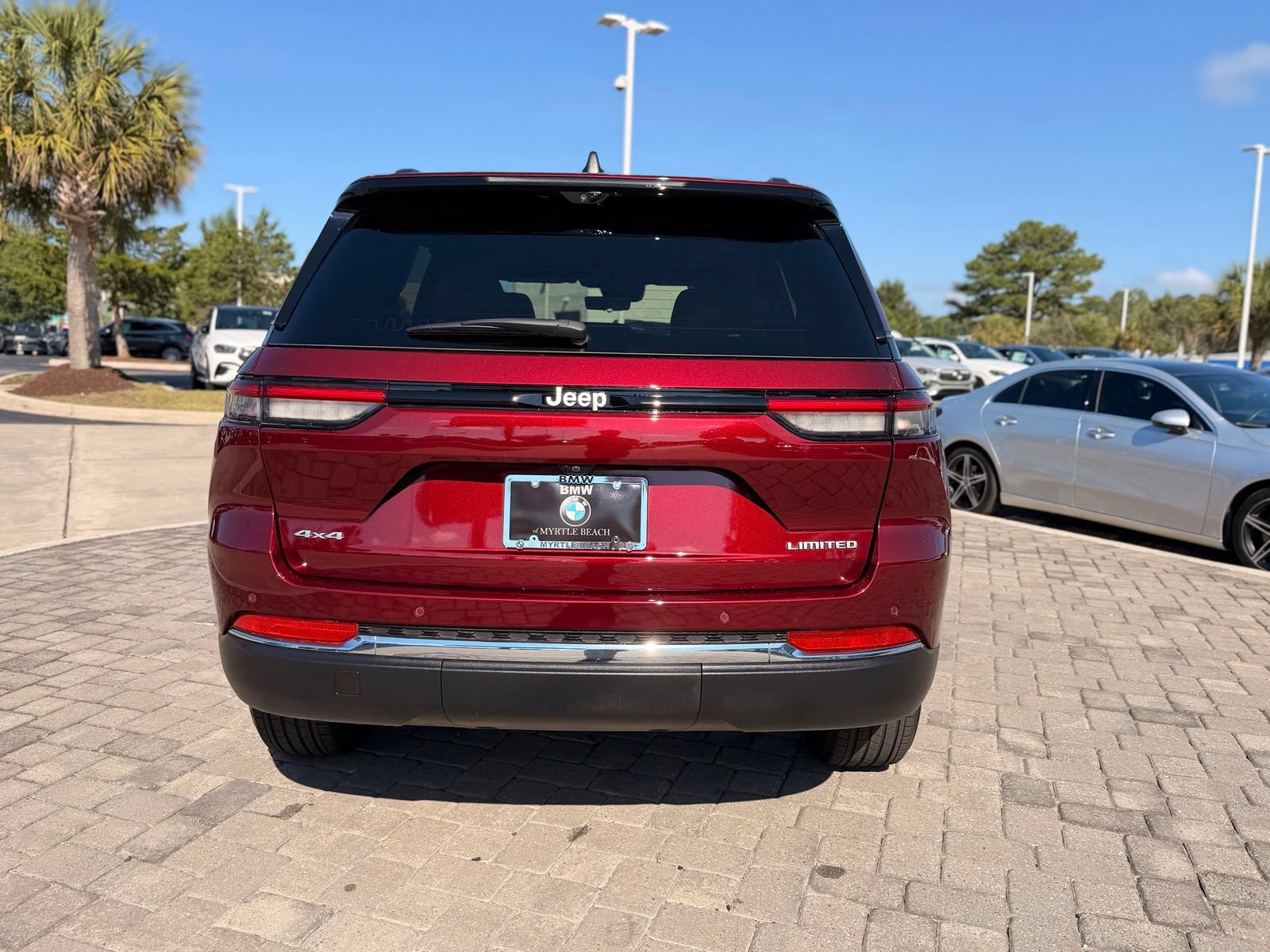 Used 2025 Jeep Grand Cherokee Limited w/ Luxury Tech Group II AWD/4WD image 10