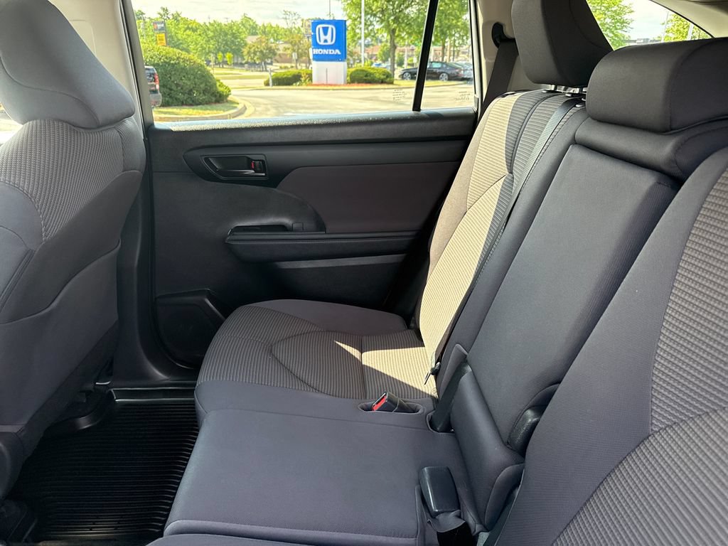 Used 2023 Toyota Highlander L FWD image 19