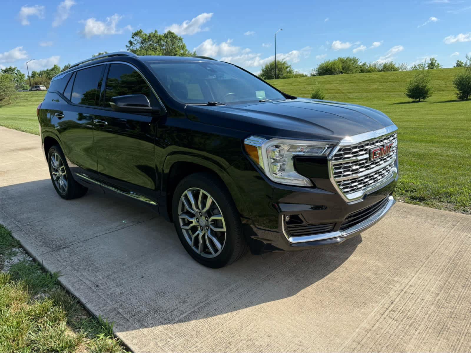 Used 2022 GMC Terrain Denali w/ LPO, Floor Liner Package AWD/4WD image 7