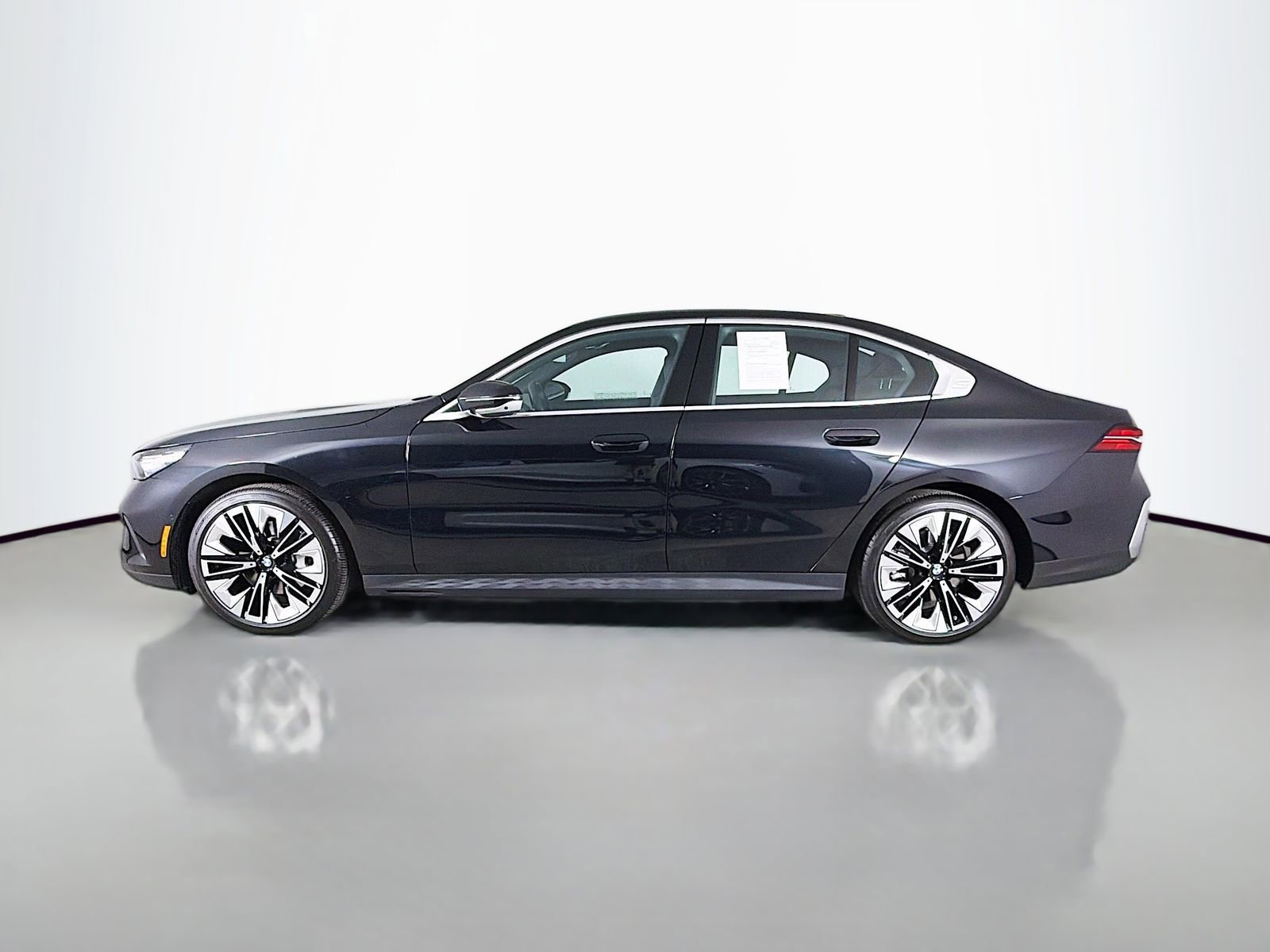 Used 2026 BMW 530i w/ Premium Package RWD image 4