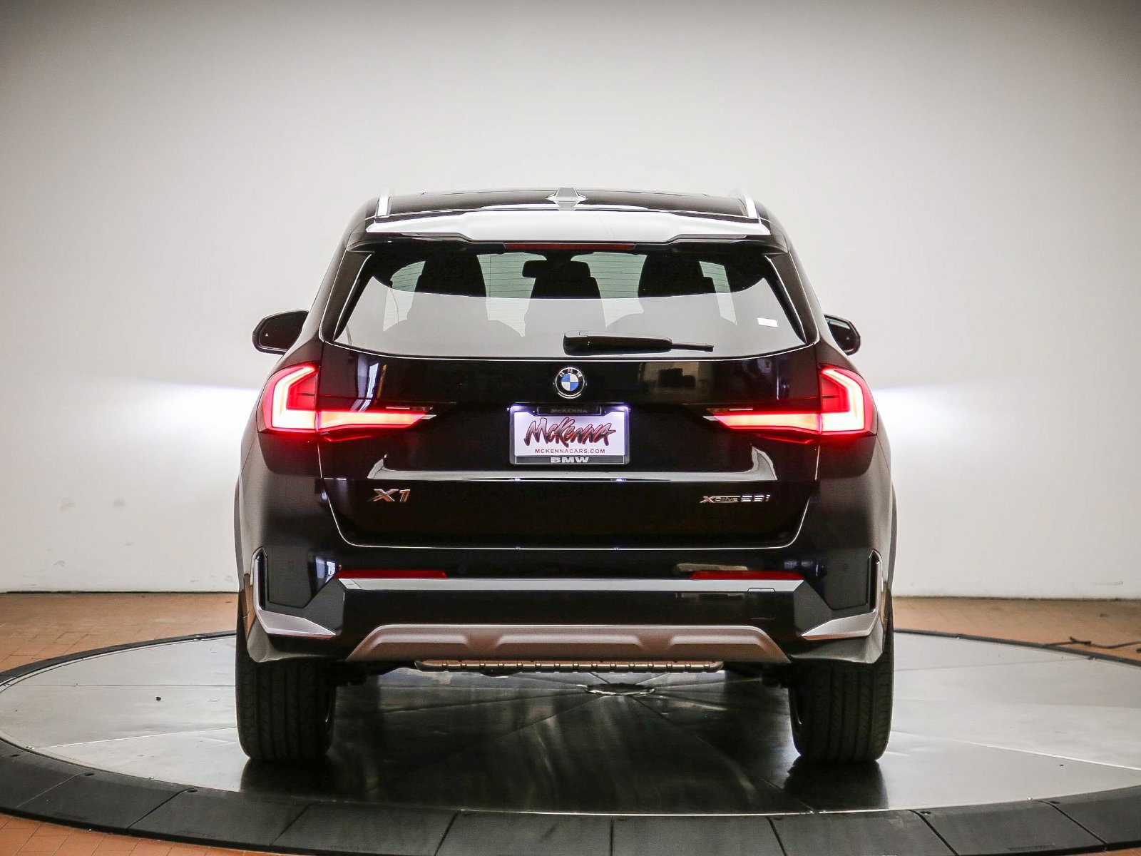 New 2026 BMW X1 xDrive28i w/ Technology Package AWD/4WD image 3