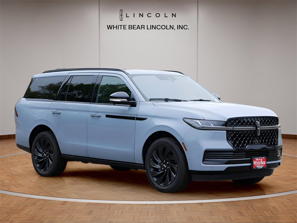 Used 2025 Lincoln Navigator Reserve w/ Jet Appearance Package image 3