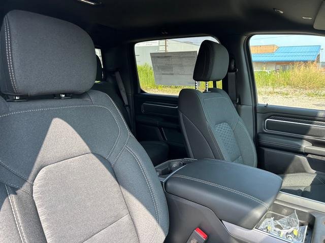 New 2026 RAM 1500 4x4 Crew Cab image 32