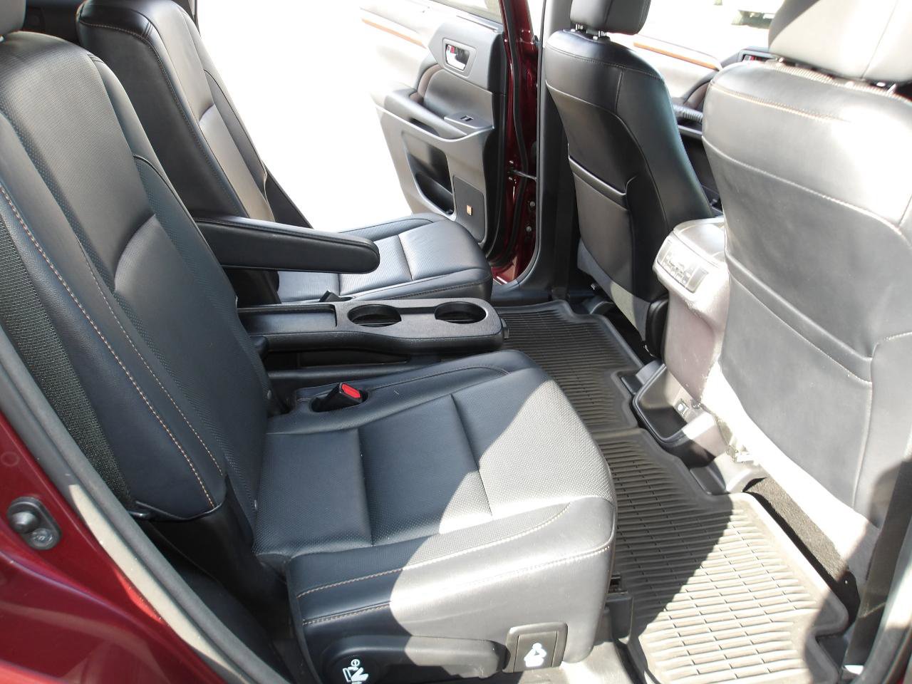 Used 2015 Toyota Highlander Limited w/ Driver Technology Package AWD/4WD image 13