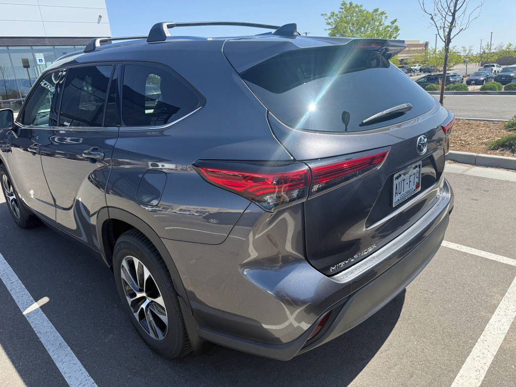 Used 2021 Toyota Highlander XLE image 5