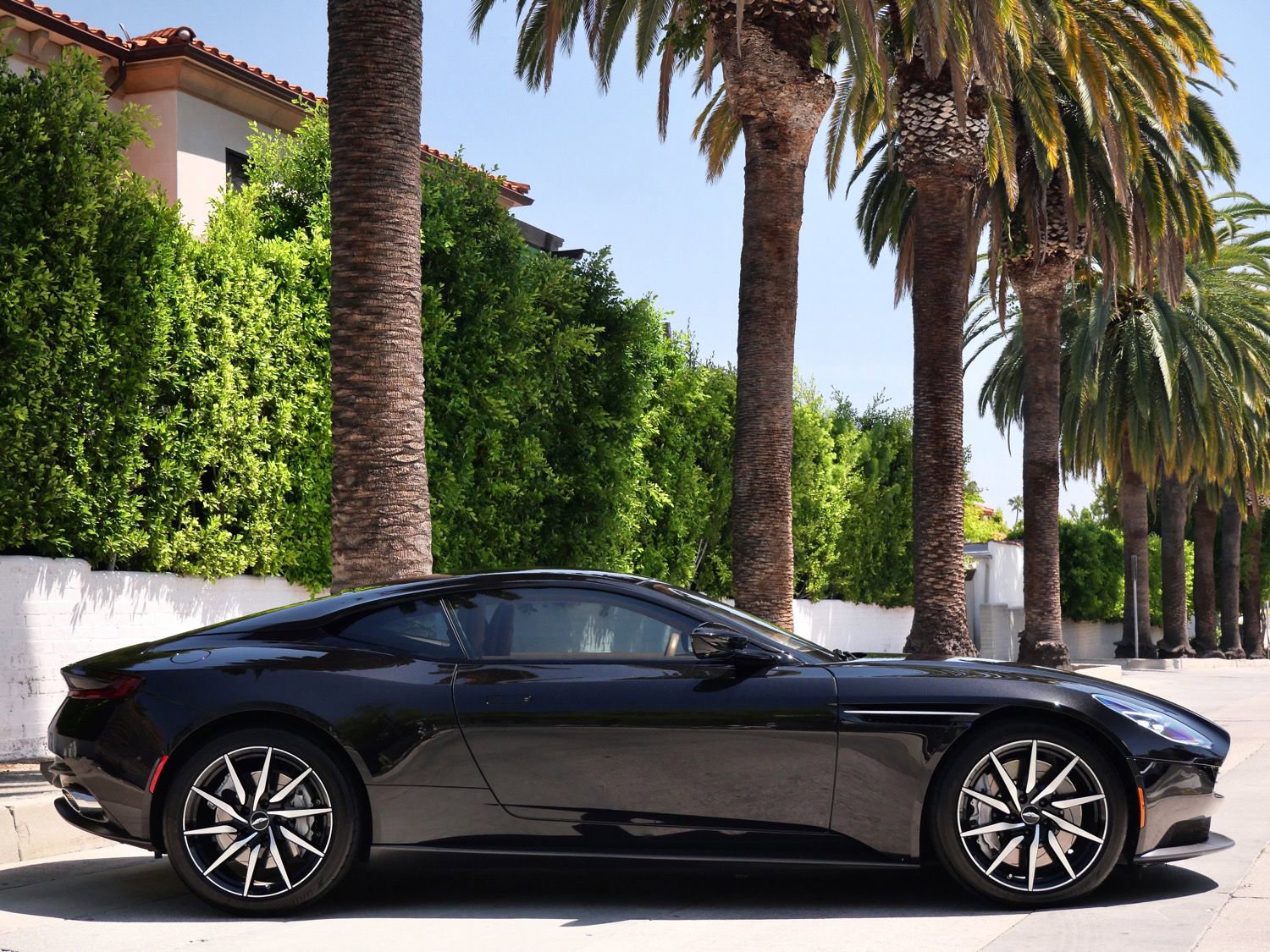 Used 2020 Aston Martin DB11 Coupe image 15