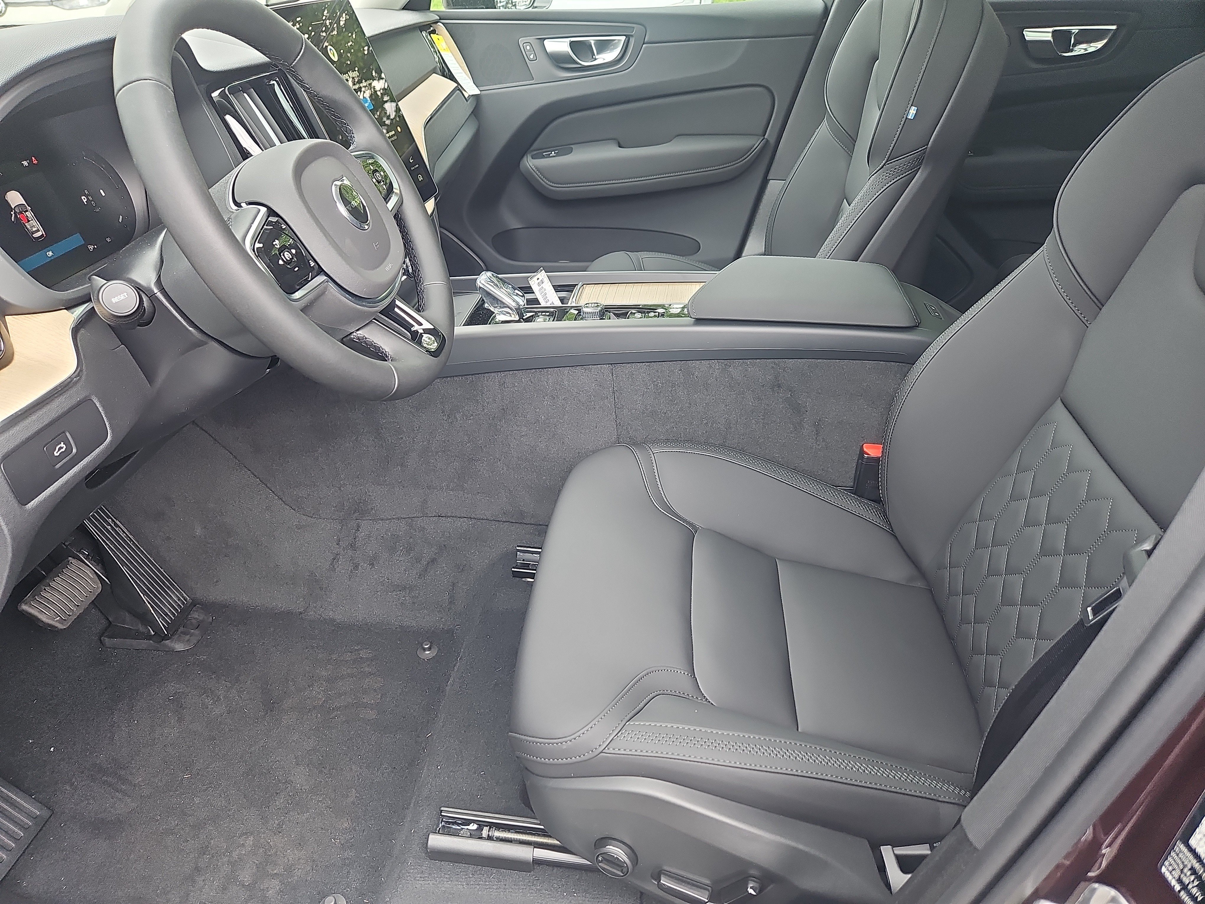 New 2026 Volvo XC60 B5 Core w/ Protection Package Premier AWD/4WD image 18