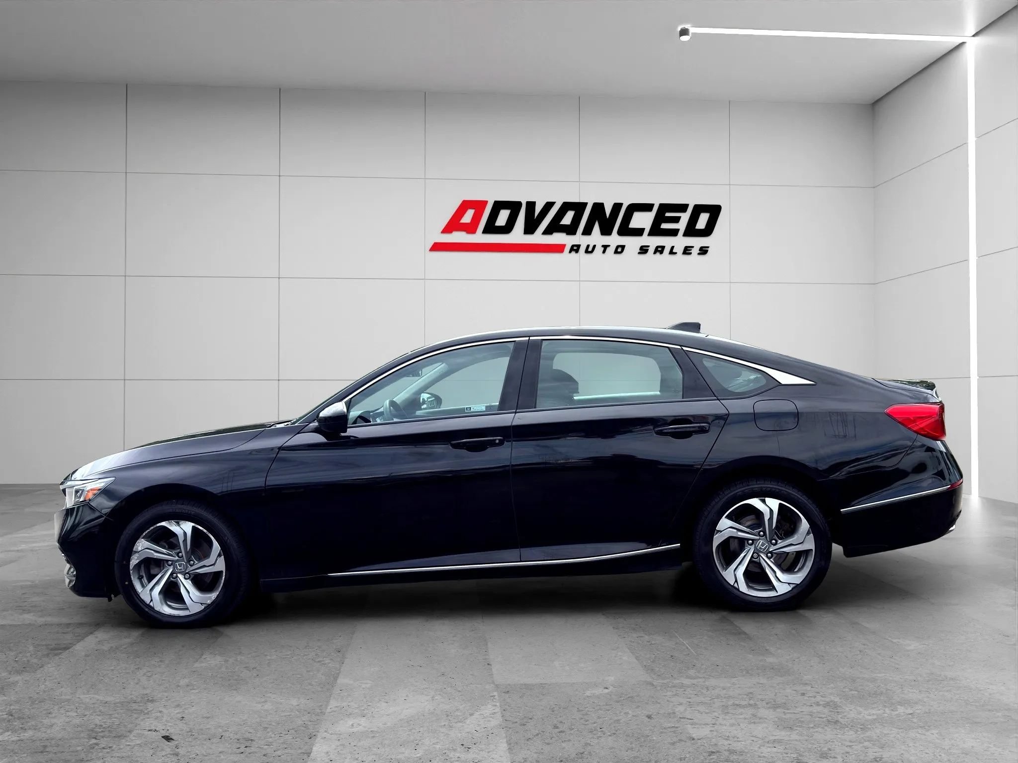Used 2018 Honda Accord EX image 8
