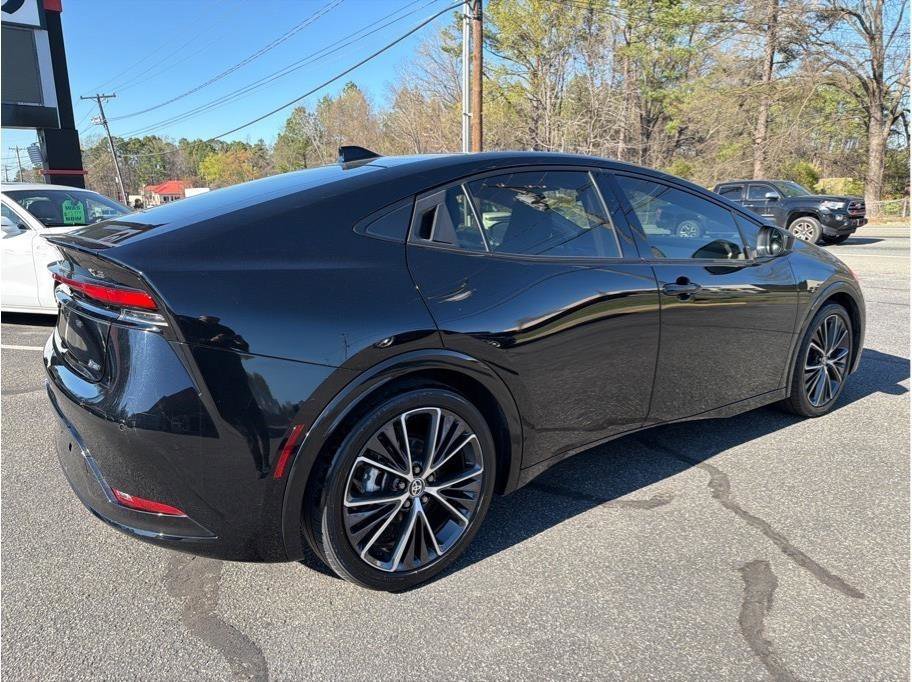 Used 2024 Toyota Prius XLE image 6