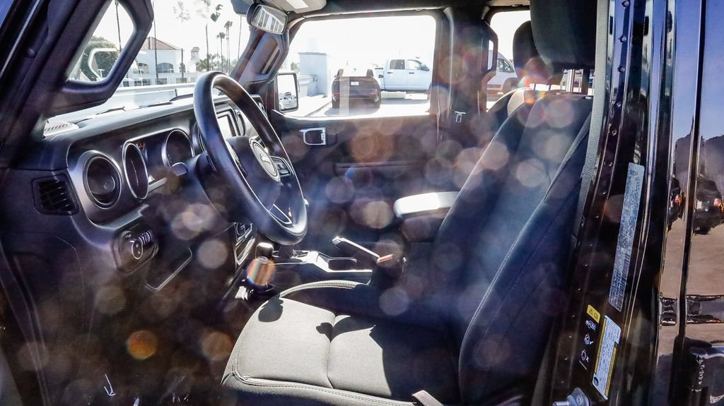 Used 2021 Jeep Gladiator Sport AWD/4WD image 22