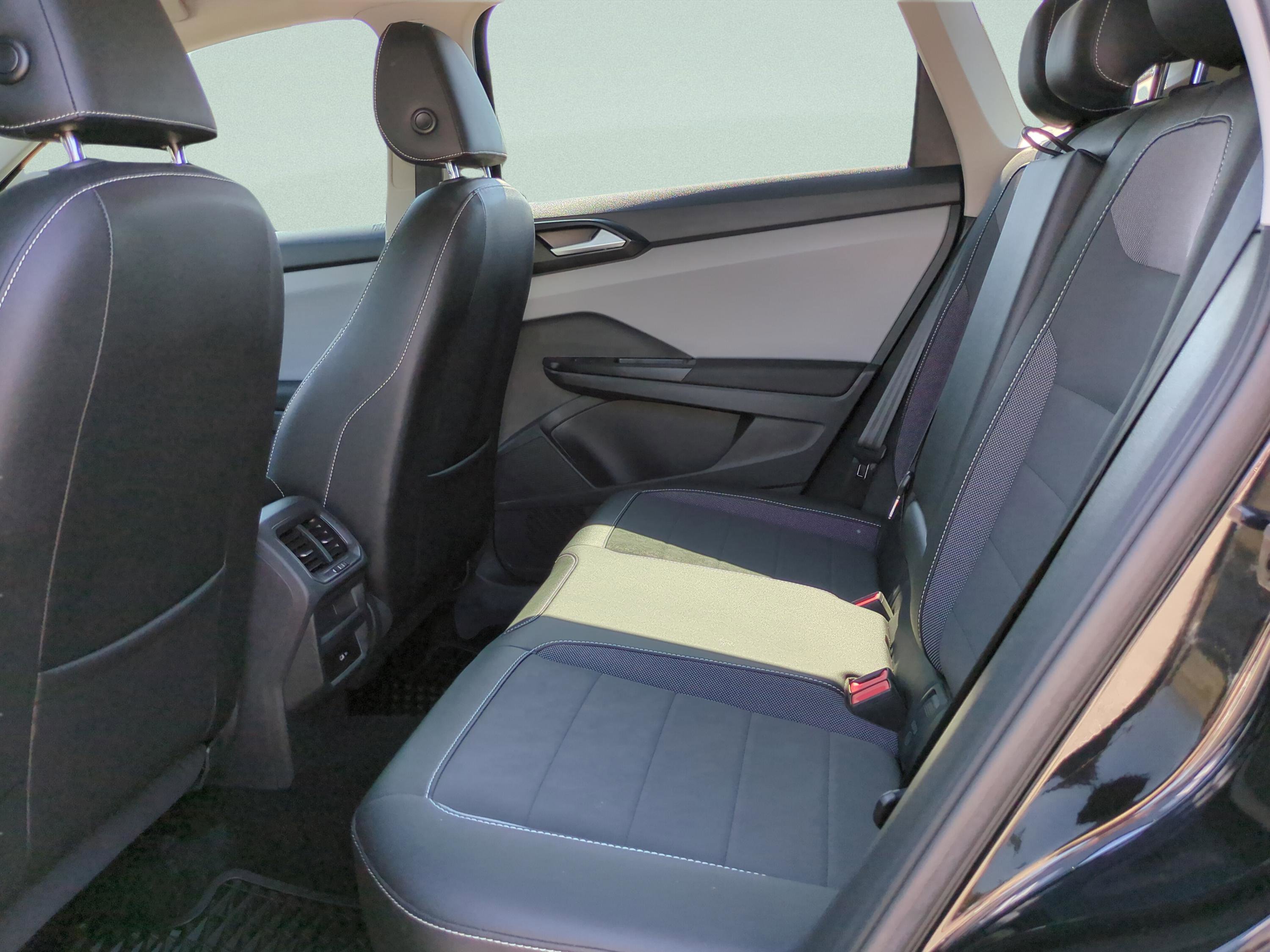 Used 2023 Volkswagen Taos SE image 13