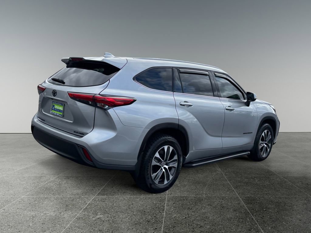 Used 2022 Toyota Highlander XLE AWD/4WD image 7