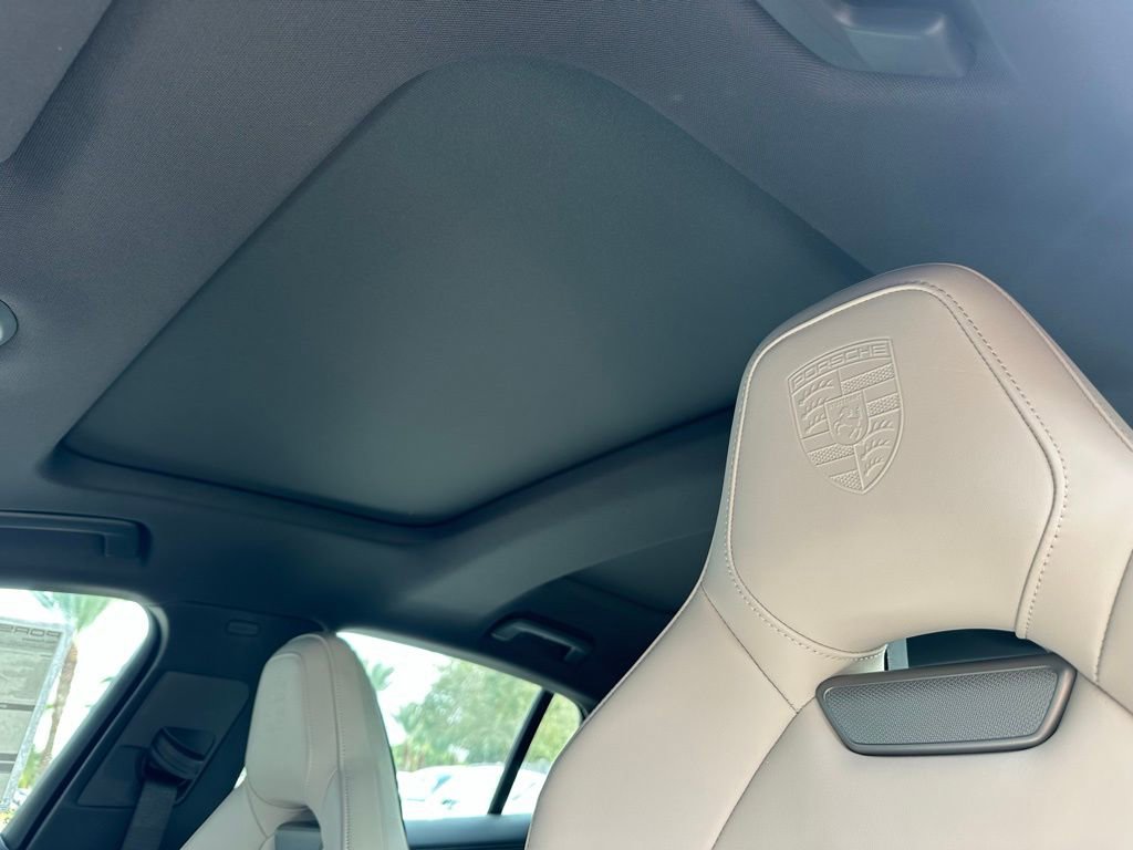 Used 2026 Porsche Panamera 4 image 33