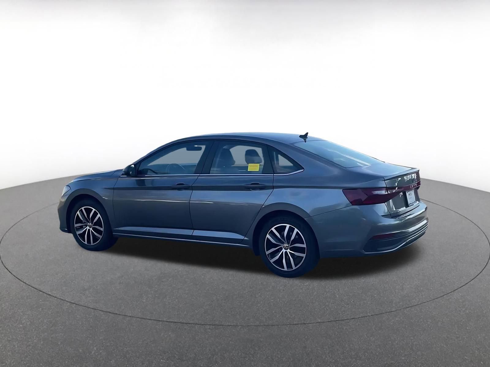 Used 2025 Volkswagen Jetta SE image 9