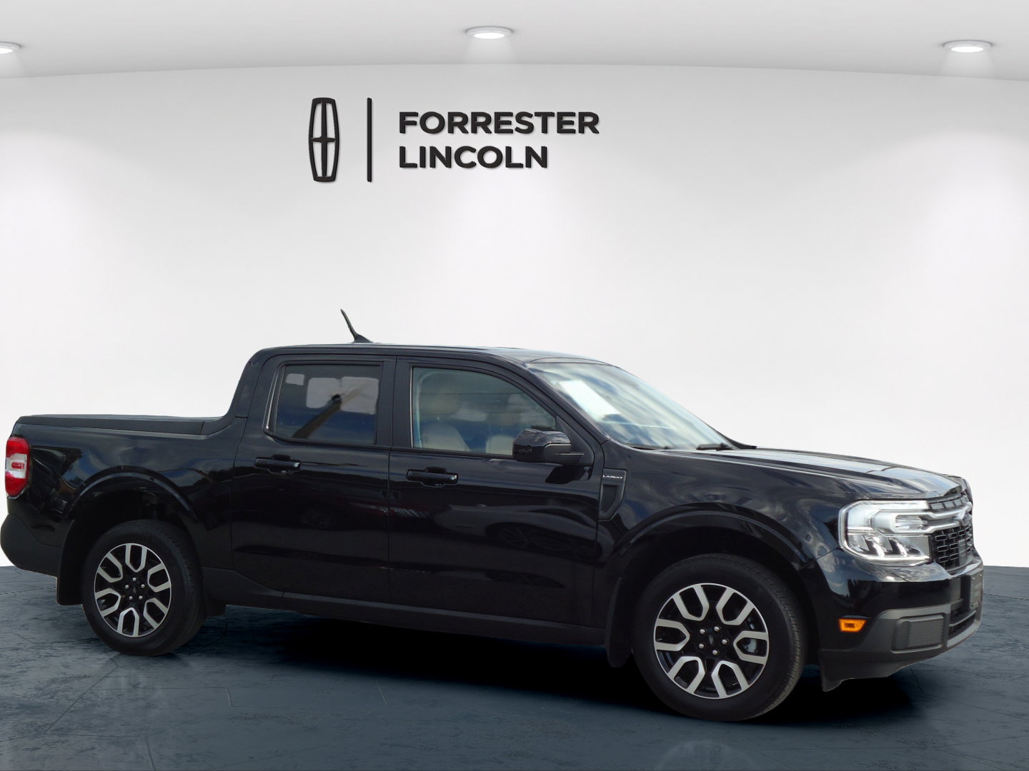 Used 2024 Ford Maverick Lariat FWD image 2