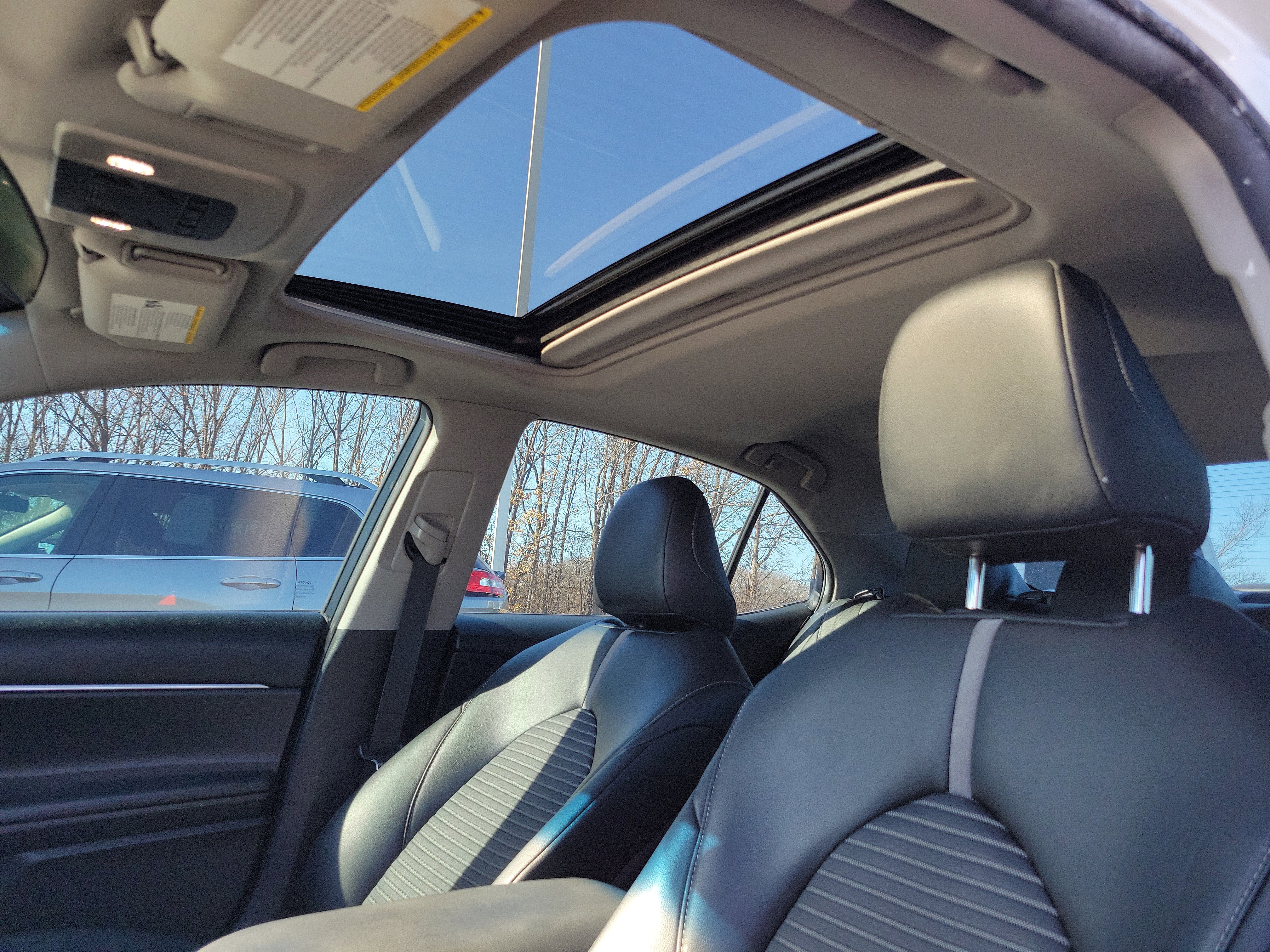 Certified 2018 Toyota Camry SE w/ Moonroof Package image 11