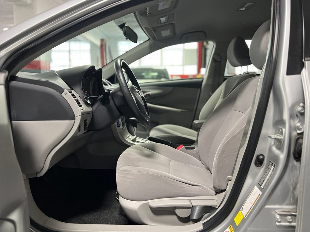 Used 2013 Toyota Corolla LE FWD image 12