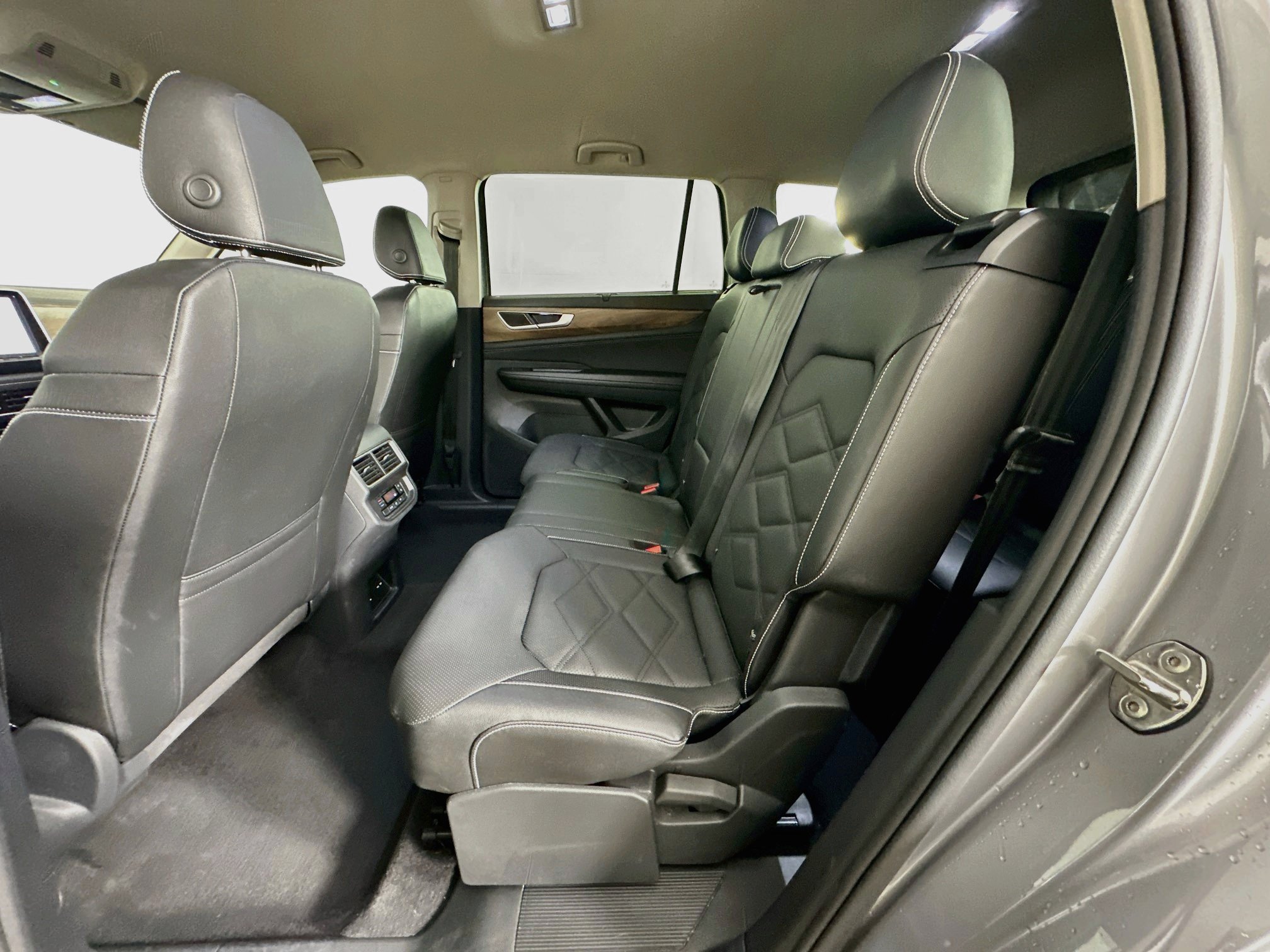 Used 2025 Volkswagen Atlas SE FWD image 27