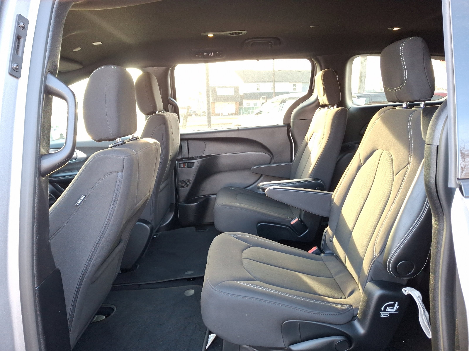 Used 2021 Chrysler Pacifica Touring w/ S Appearance Package image 11