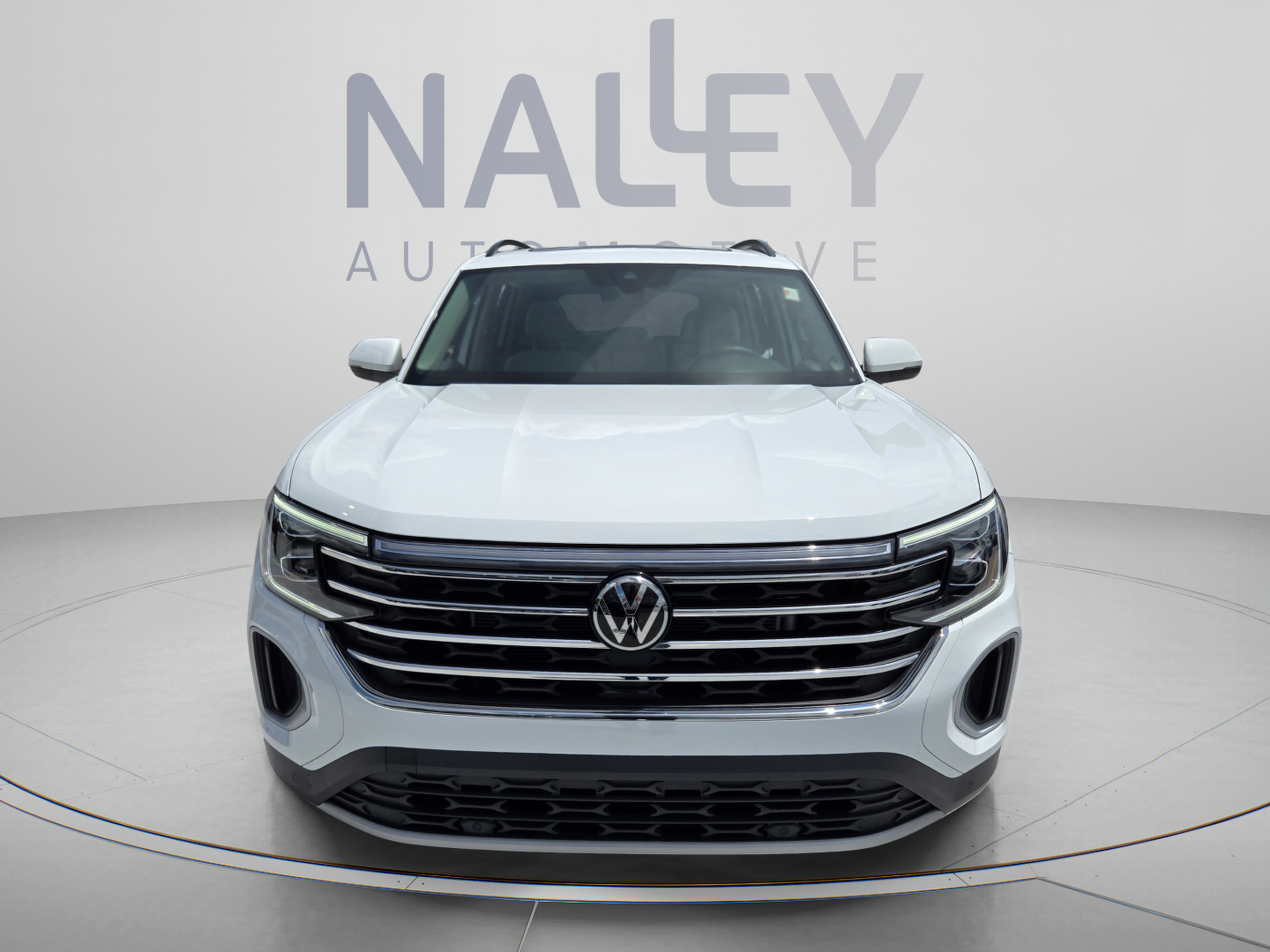 Used 2024 Volkswagen Atlas SE w/ Panoramic Sunroof Package AWD/4WD image 8