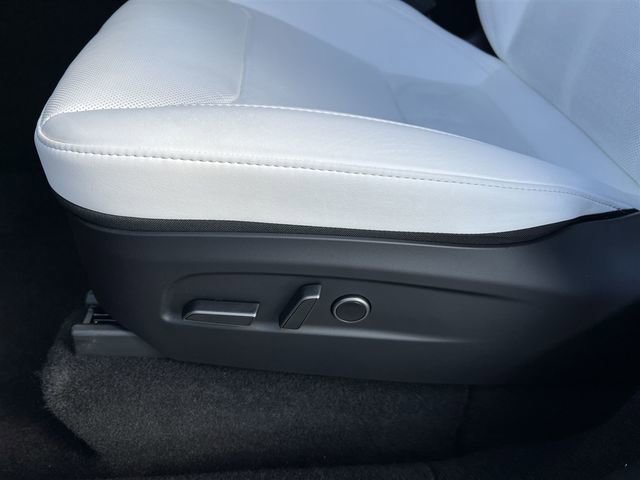 Used 2026 Tesla Model Y Long Range image 18